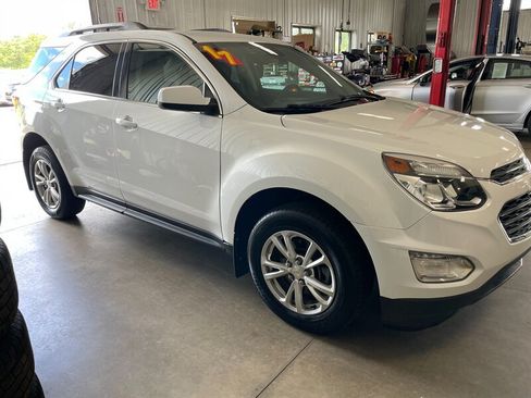 Used 2017 Chevrolet Equinox LT w/ Convenience Package FWD image 5