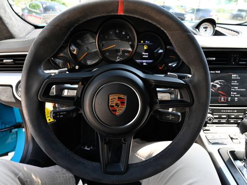 Used 2018 Porsche 911 GT3 RWD image 23