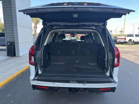 Used 2025 Ford Expedition Active RWD image 9