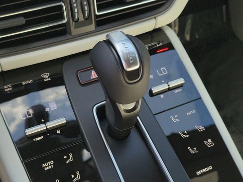 New 2026 Porsche Macan image 33