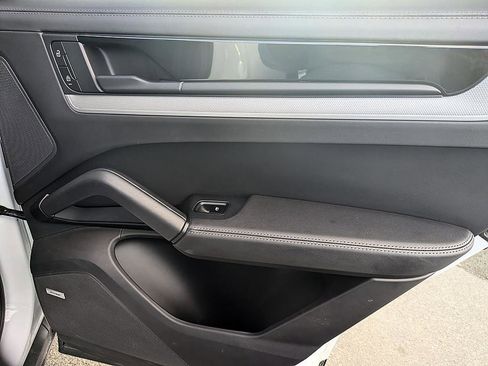 Used 2024 Porsche Cayenne image 36