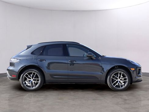 Certified 2025 Porsche Macan image 9