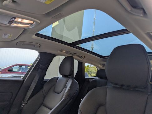 Used 2023 Volvo XC60 B5 Plus w/ Protection Package Premier image 28