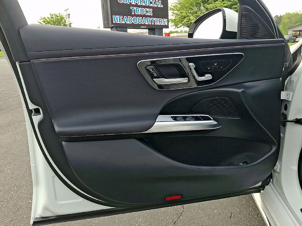 Used 2024 Mercedes-Benz E 350 4MATIC Sedan image 13