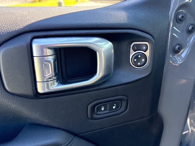 Used 2021 Jeep Wrangler Unlimited Sahara AWD/4WD image 20