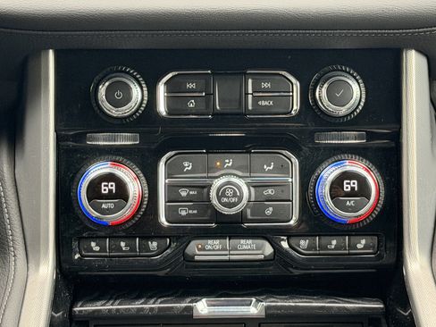 Used 2024 GMC Yukon XL Denali w/ Advanced Technology Package image 26