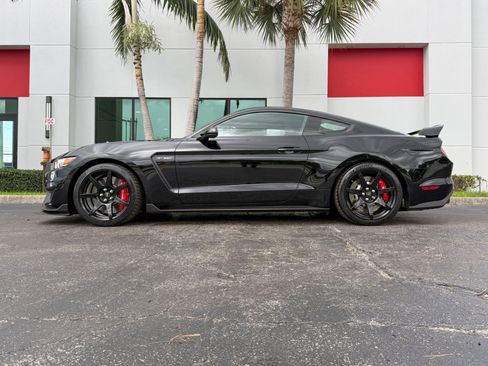 Used 2017 Ford Mustang Shelby GT350R w/ GT350R Equipment Group 920A RWD image 13