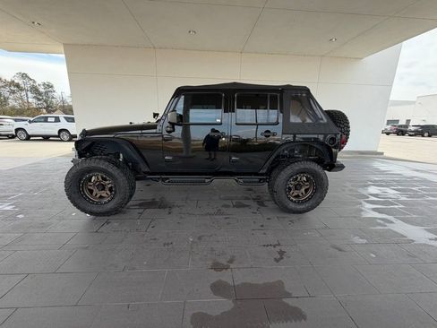 Used 2017 Jeep Wrangler Unlimited Sport image 9