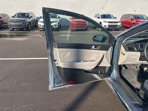 Used 2017 Hyundai Sonata Sport w/ Value Edition Package 02 image 19