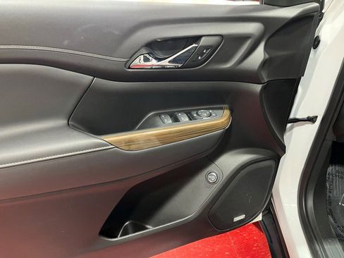 Certified 2023 GMC Acadia SLE w/ Driver Convenience Package image 21