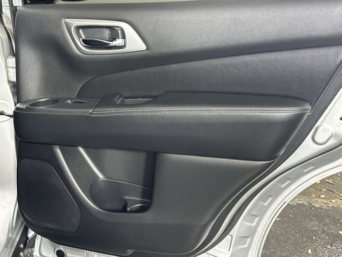 Used 2016 Nissan Pathfinder SL w/ SL Tech Package image 36