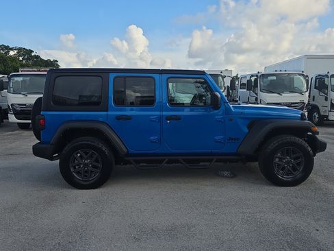 Used 2024 Jeep Wrangler Unlimited Sport AWD/4WD image 8
