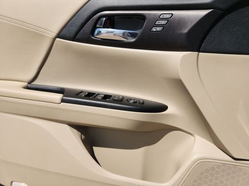 Used 2013 Honda Accord EX-L image 17