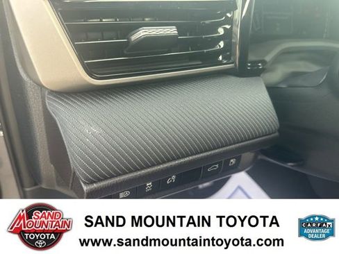 Used 2025 Toyota Camry SE image 15