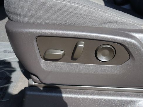 Used 2023 Chevrolet Silverado 1500 LT AWD/4WD image 28