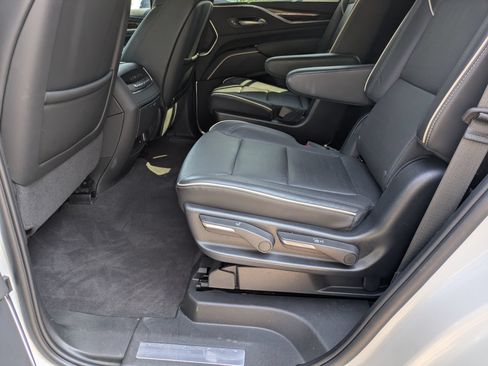 Used 2023 Cadillac Escalade Premium Luxury AWD/4WD image 31