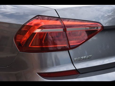 Used 2018 Volkswagen Passat 2.0T R-Line image 48