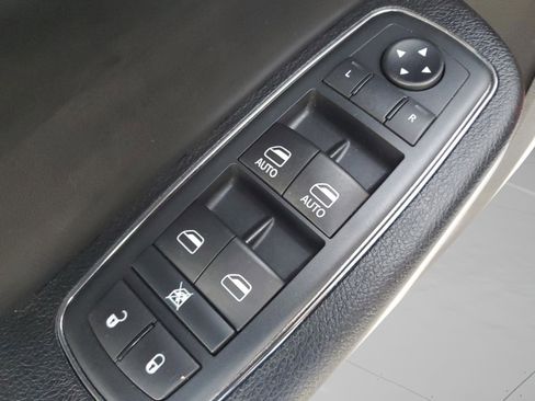 Certified 2020 Chrysler 300 S image 17