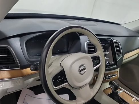 Used 2022 Volvo XC90 T6 Momentum w/ Climate Package AWD/4WD image 8