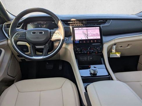 New 2025 Jeep Grand Cherokee Limited image 16