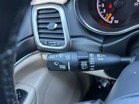 Used 2020 Jeep Grand Cherokee Limited image 22