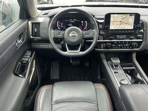 Used 2024 Nissan Pathfinder Platinum w/ Cargo Package image 14