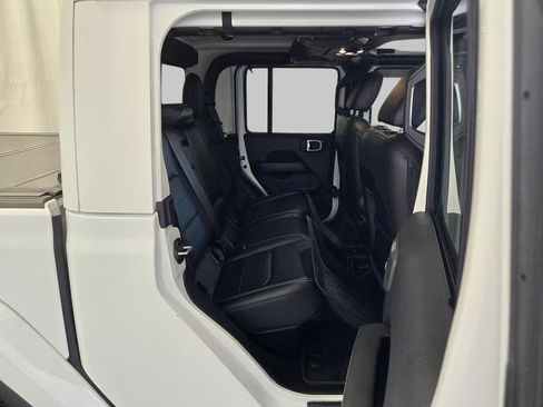 Used 2021 Jeep Gladiator Overland image 26