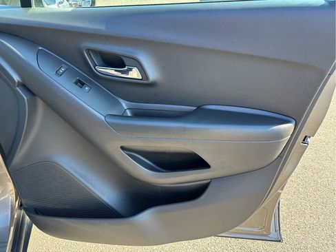 Used 2021 Chevrolet Trax LT w/ Driver Confidence Package image 26