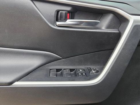 Used 2020 Toyota RAV4 XLE AWD/4WD image 21