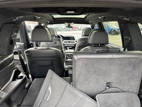 Used 2022 BMW X7 M50i image 11