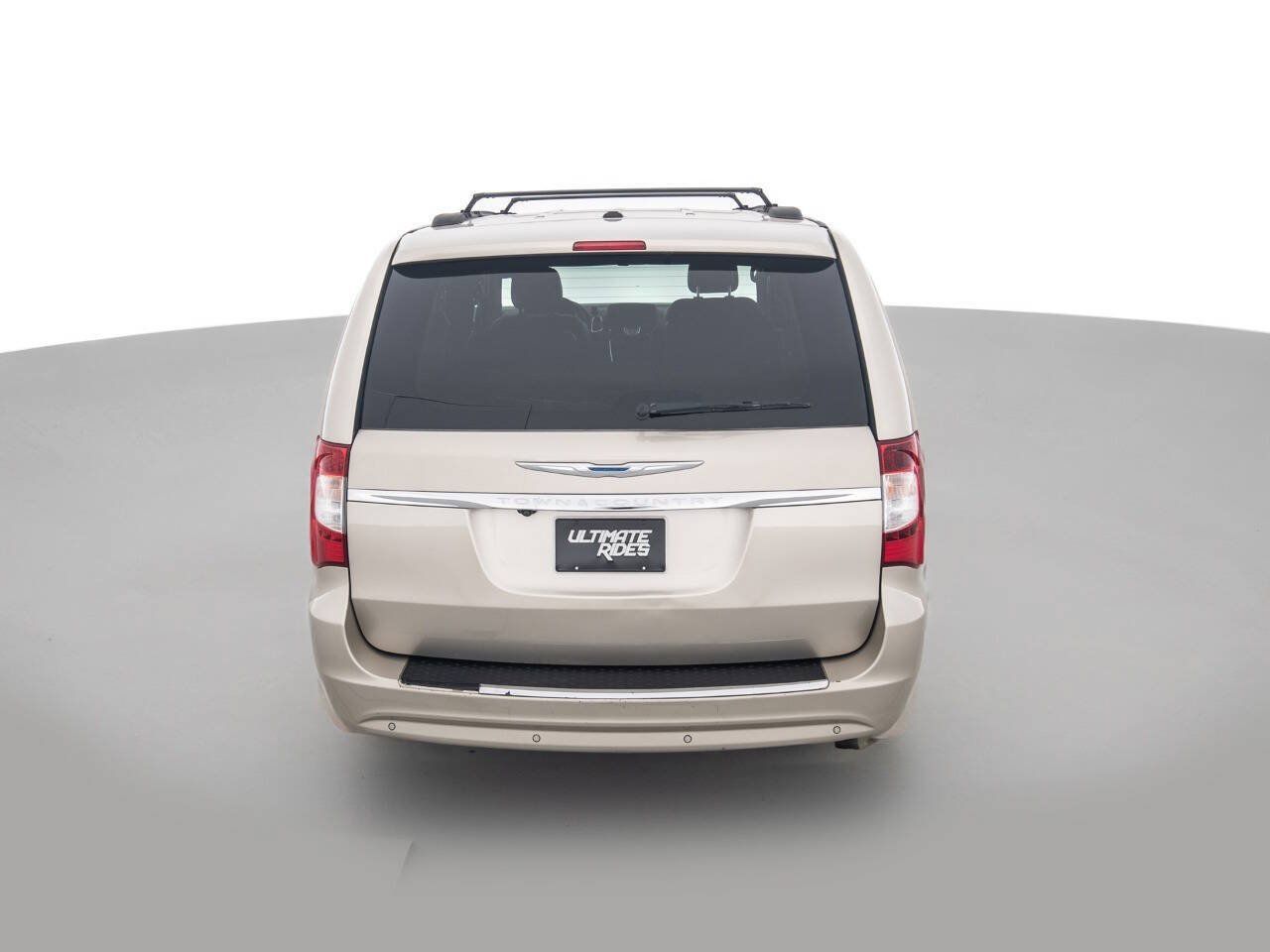 Used 2012 Chrysler Town & Country Touring-L w/ Entertainment Group #2 FWD image 6