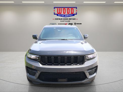 Used 2024 Jeep Grand Cherokee Altitude AWD/4WD image 14