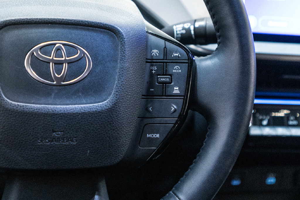 Certified 2025 Toyota Prius XLE FWD image 19