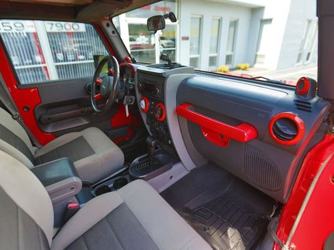 Used 2010 Jeep Wrangler Unlimited Sport AWD/4WD image 16