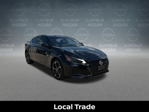 Certified 2023 Nissan Altima 2.5 SR w/ SR Premium Package AWD/4WD image 9