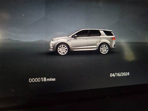 New 2024 Land Rover Discovery Sport Dynamic SE image 18