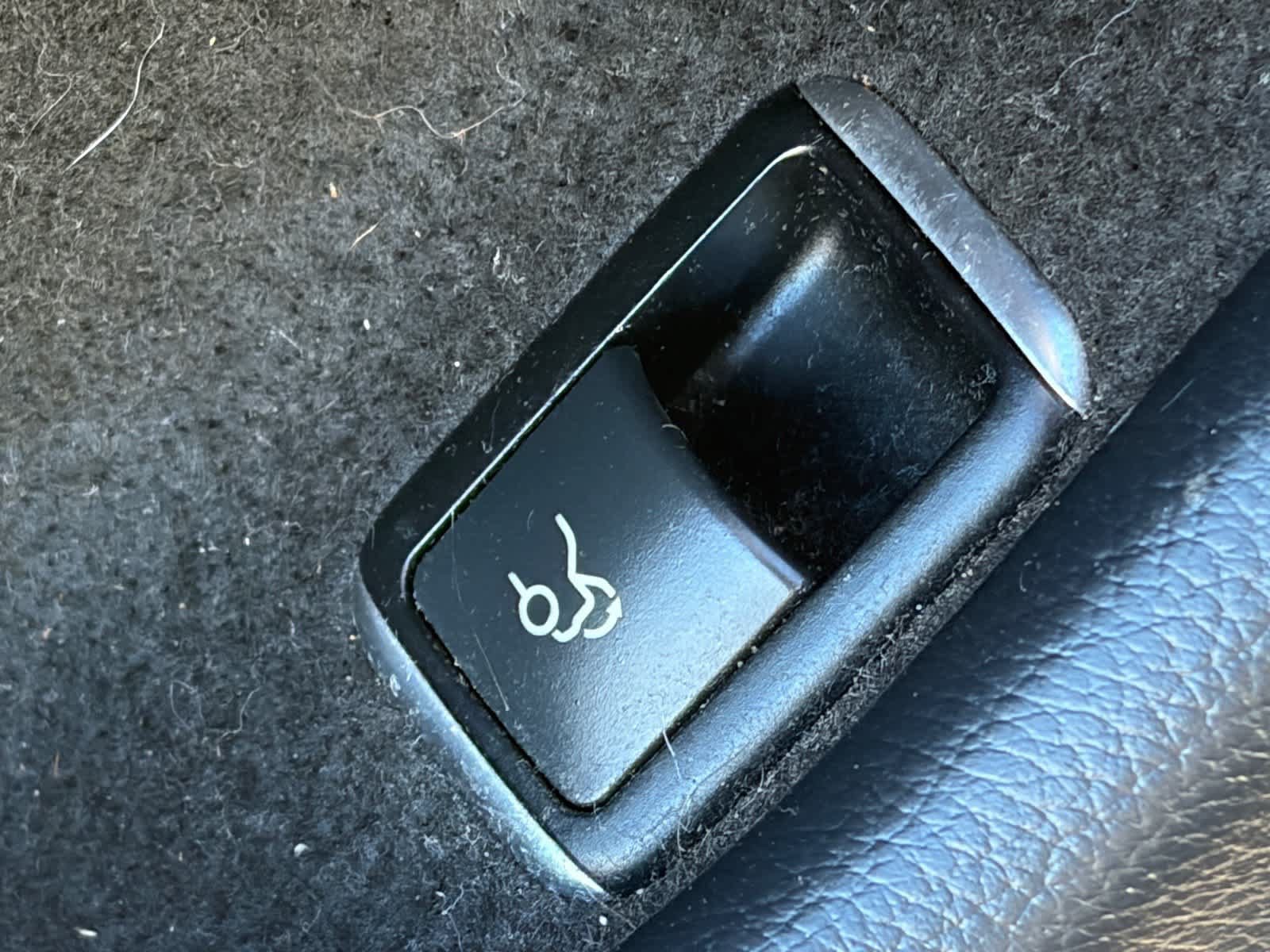 Used 2015 Mercedes-Benz C 250 Coupe image 7