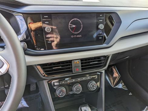 Used 2023 Volkswagen Taos SE image 23