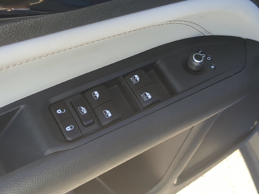 Certified 2025 Jeep Compass Limited AWD/4WD image 16