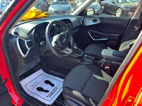 Used 2020 Kia Soul LX FWD image 19