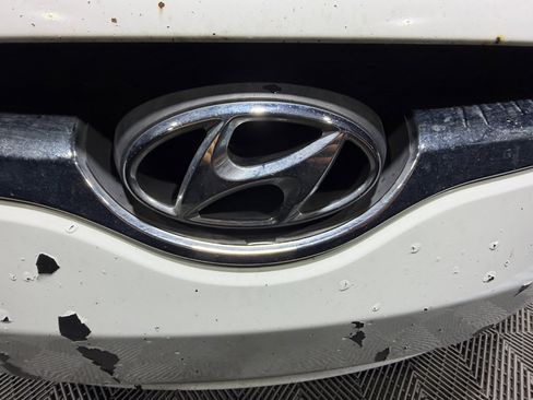 Used 2017 Hyundai Veloster Value Edition image 23