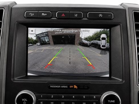 Used 2019 Ford Expedition XLT w/ Equipment Group 202A AWD/4WD image 22