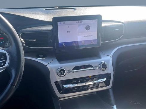 Certified 2022 Ford Explorer XLT w/ Equipment Group 202A image 6