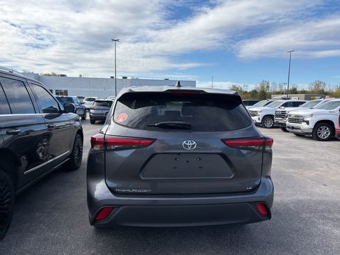 Used 2023 Toyota Highlander LE image 7