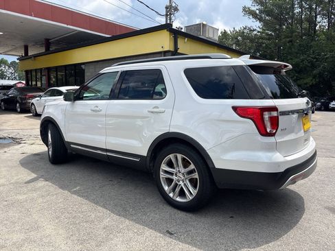 Used 2017 Ford Explorer XLT w/ Equipment Group 202A FWD image 7