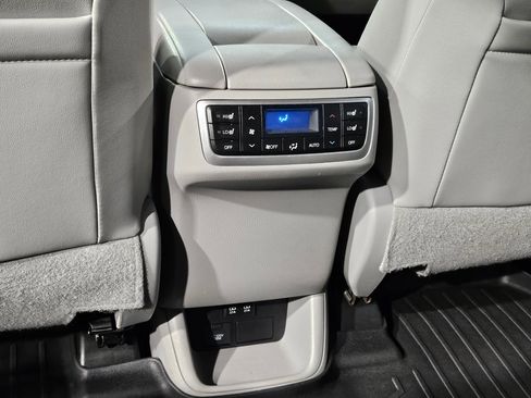 Used 2017 Toyota Highlander Limited Platinum image 39