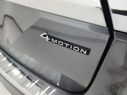 Used 2024 Volkswagen Atlas SE AWD/4WD image 12
