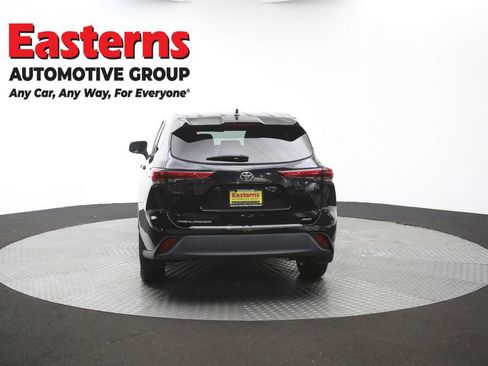 Used 2021 Toyota Highlander L AWD/4WD image 40