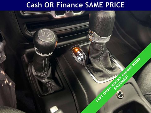 Used 2024 Jeep Wrangler Unlimited w/ Convenience Group AWD/4WD image 20