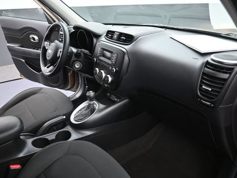 Used 2014 Kia Soul FWD image 12